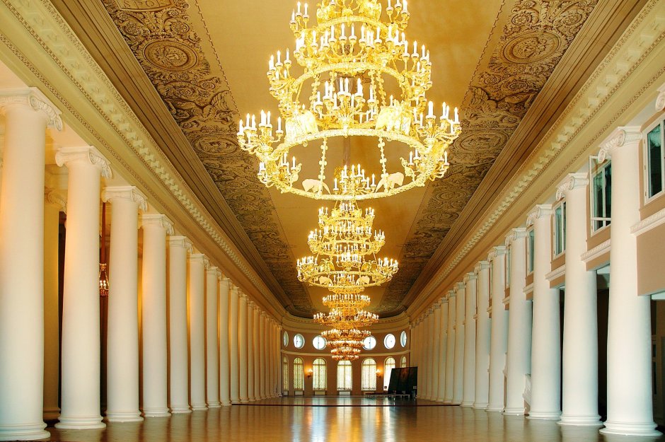 Белый зал Гатчинского дворца