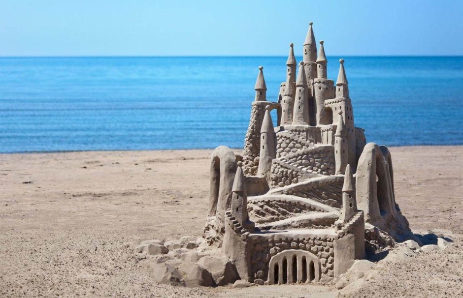 Песочные замки на пляже