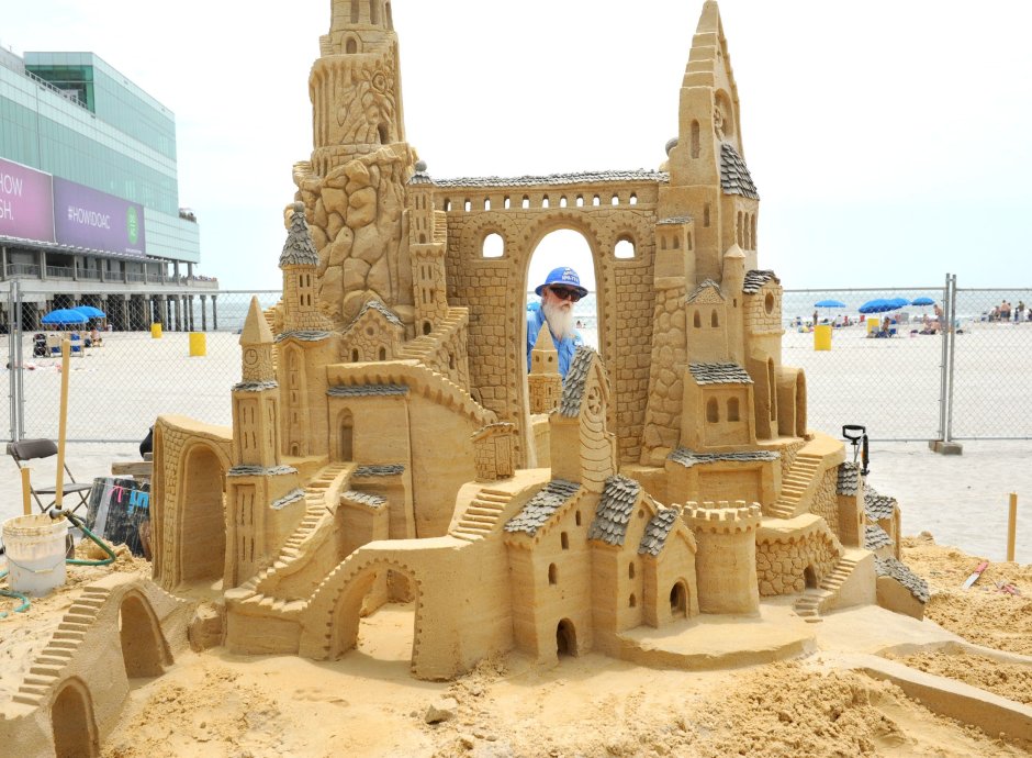 Вязаный песочный замок