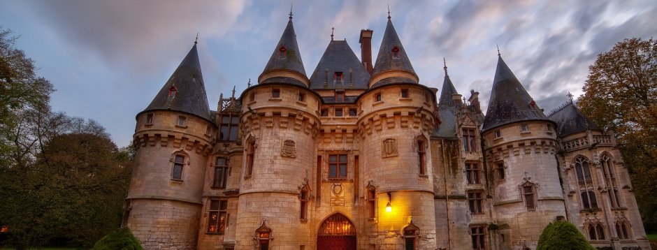 Замок casa Loma