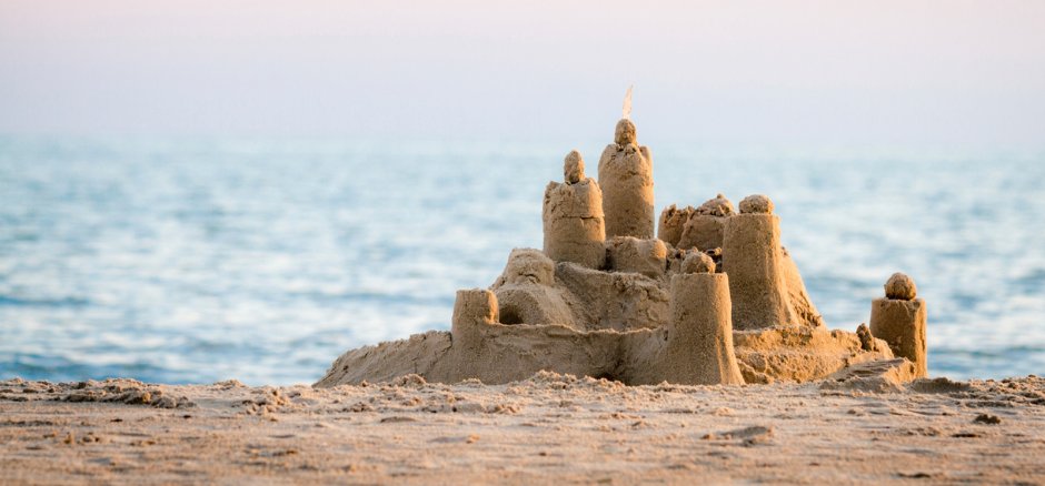 Замок из песка небольшой