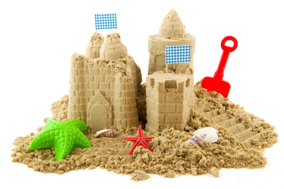 Замок из песка на море