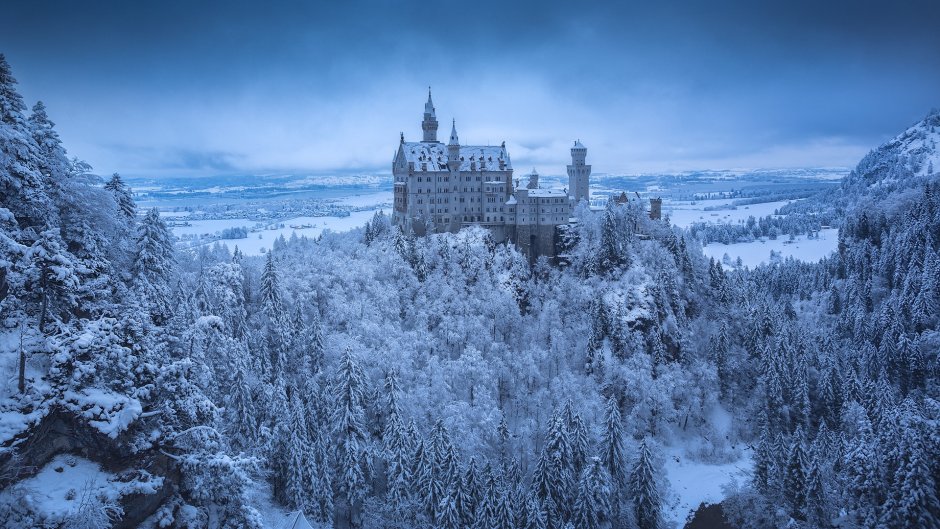 Замок Нойшванштайн зимой