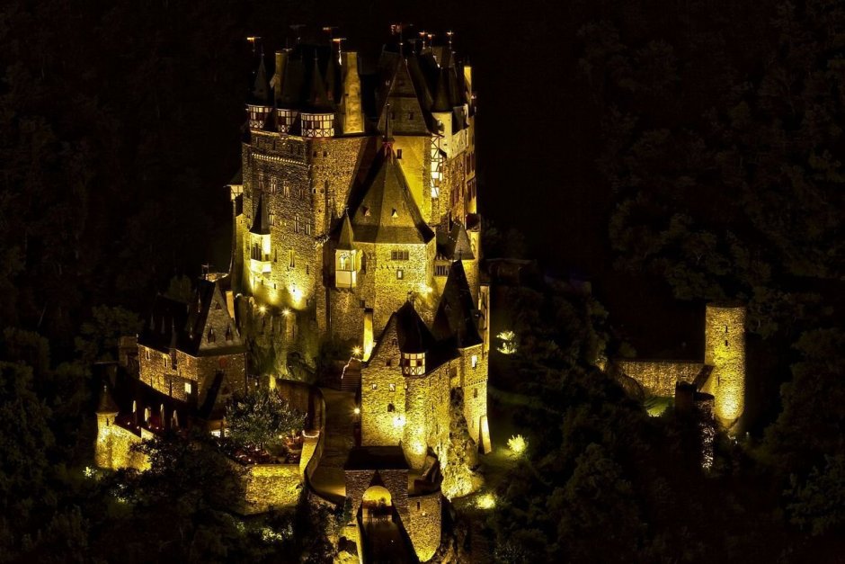 Замок Эльц вид в средние века