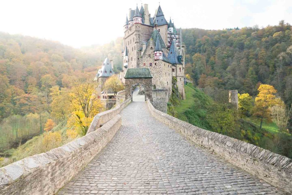 Замок Эльц в Германии вид сверху