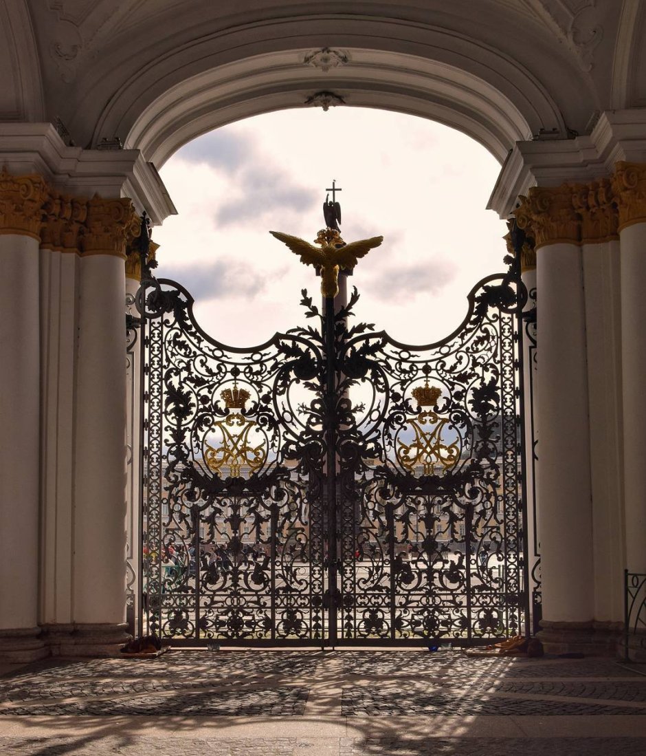 Зимний дворец Петербург ворота