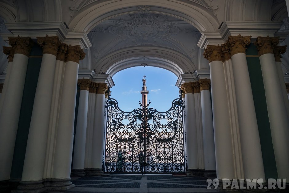 Ворота зимнего дворца в Санкт-Петербурге которые революция