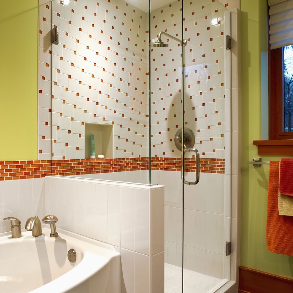 Дизайн ванной комнаты с разной плиткой