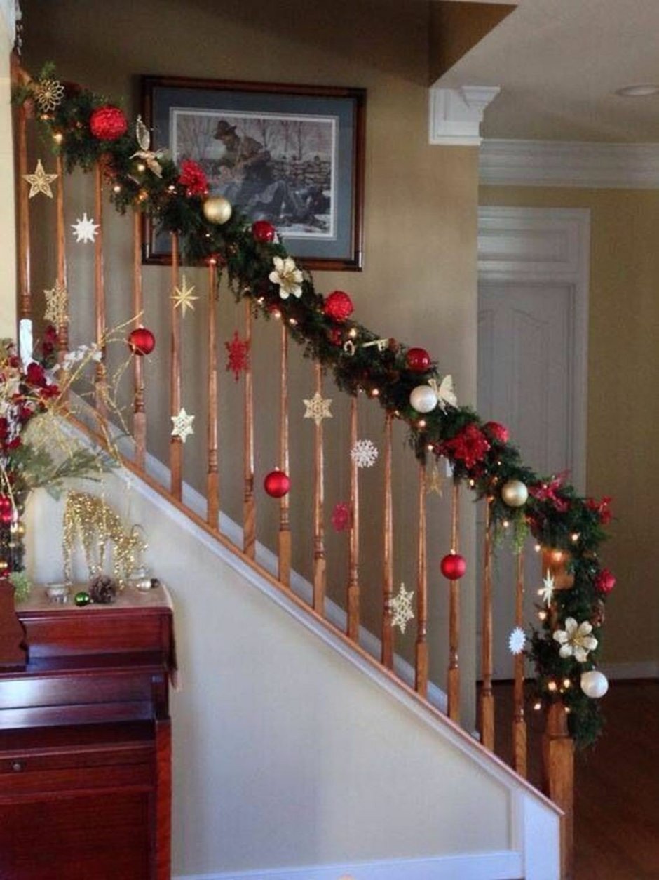 Новогоднее украшение лестниц в частном доме