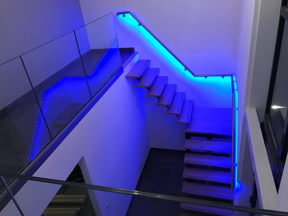 Ограждения лестниц с подсветкой