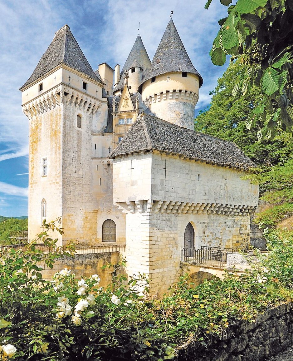 Замок Монфор Франция
