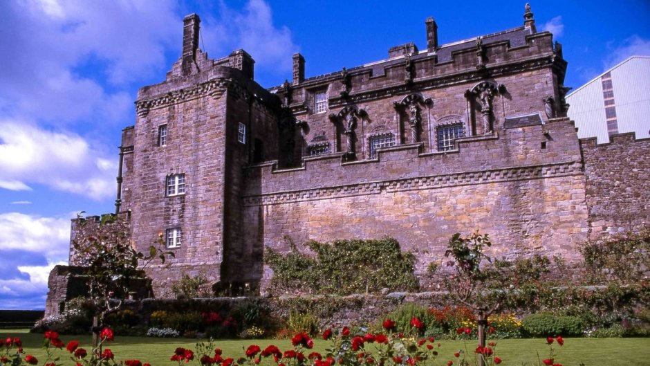 Эдинбургский замок источник: https://top10.Travel/dostoprimechatelnosti-shotlandii/