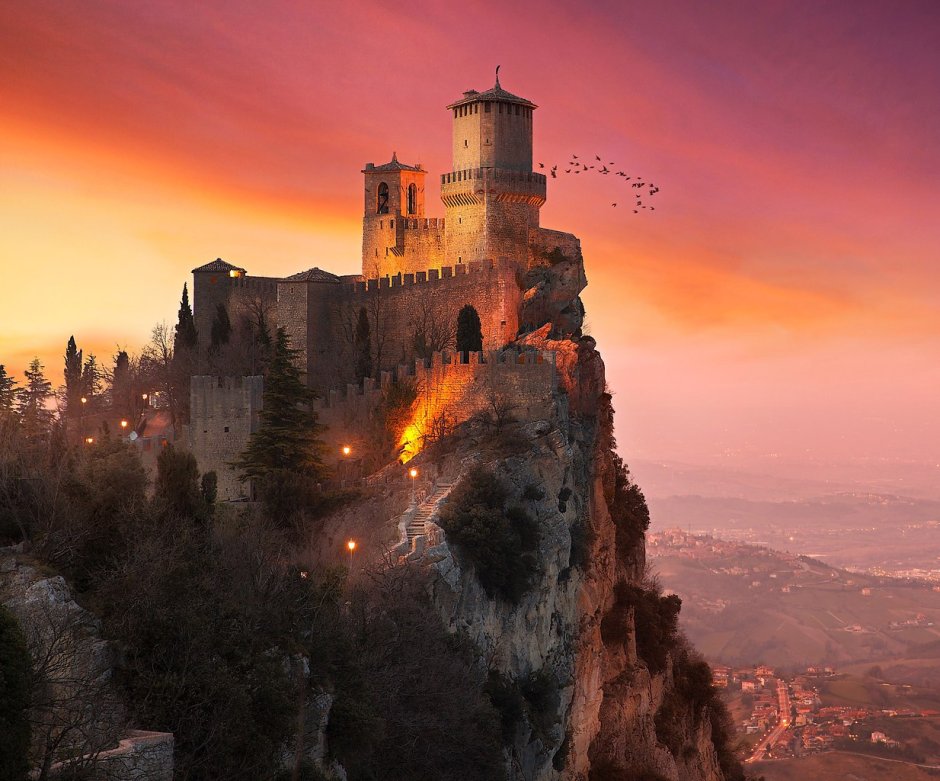 Сан Марино замок на горе