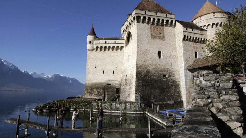 Шильонский замок монтрё Швейцария внутри