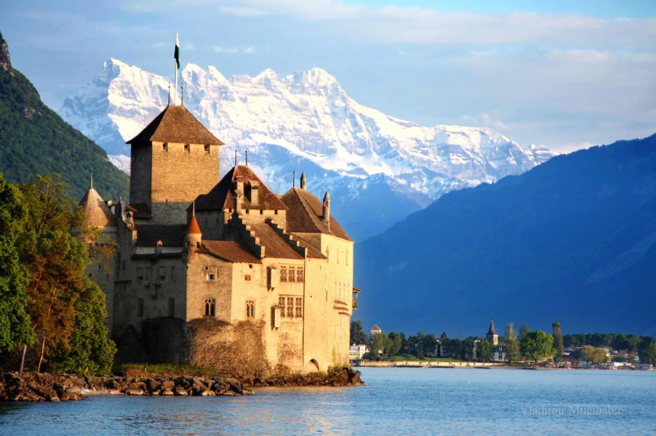 Замок на Женевском озере