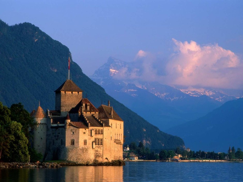 Замок Монтро Швейцария
