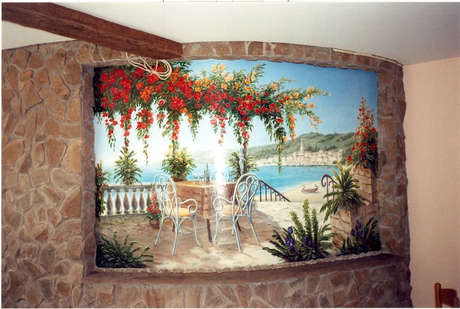 Пейзаж на стене в интерьере