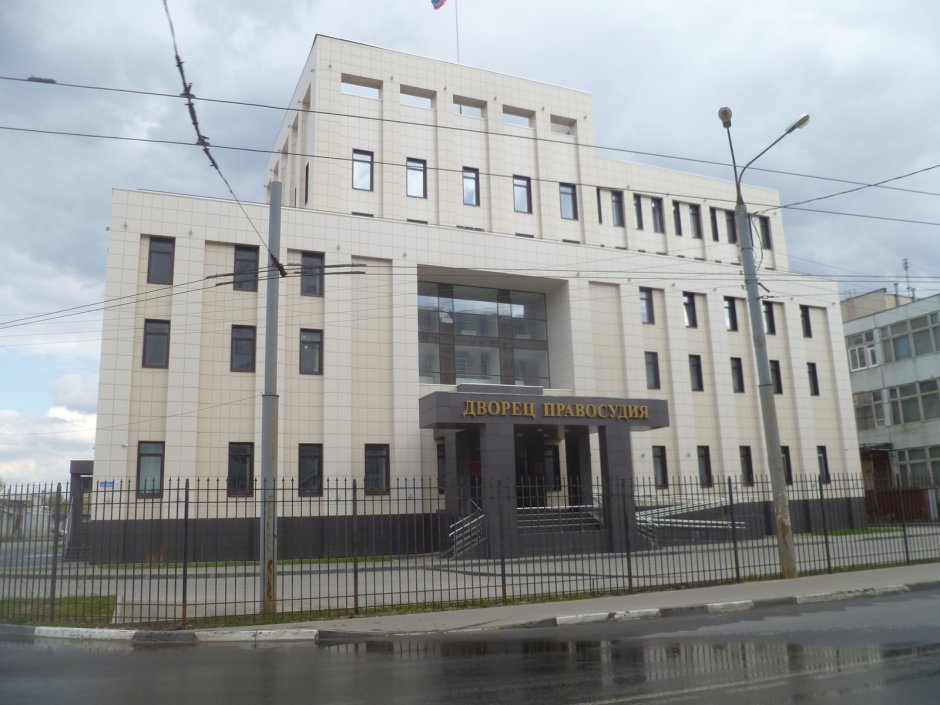 Интерьер входного холла в административном здании