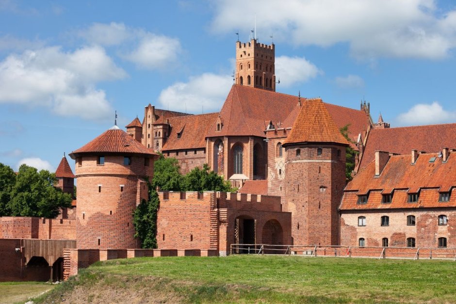 Замок в Польше под Ополе