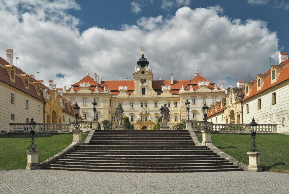 Замок валтице
