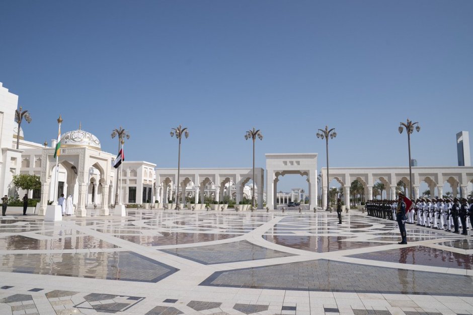 Отель эмират Палас в Абу Даби фонтаны
