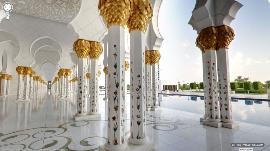 Светильник из золота во Дворце шейха