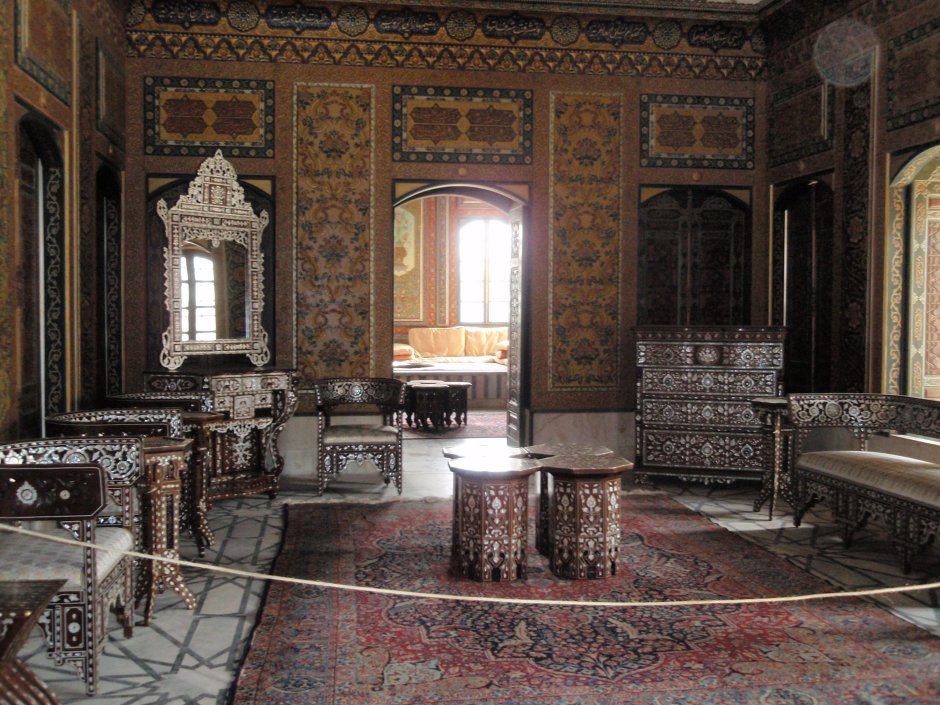 Зал павлинов в замке Саммеццано, Тоскана, Италия