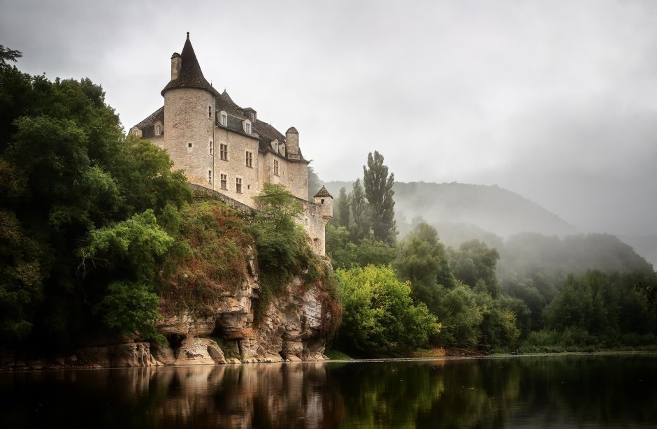 Франция замок Лавут