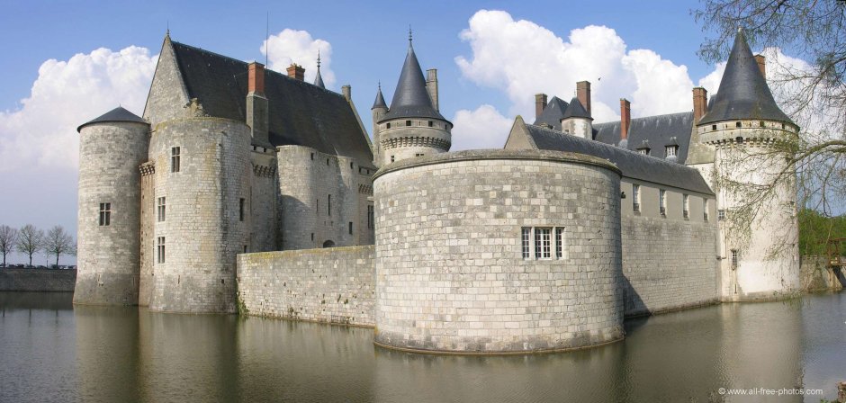 Замок Сюлли, x-XI ВВ., Франция