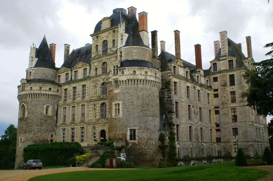 Средневековые замки Франции времен королевы Марго
