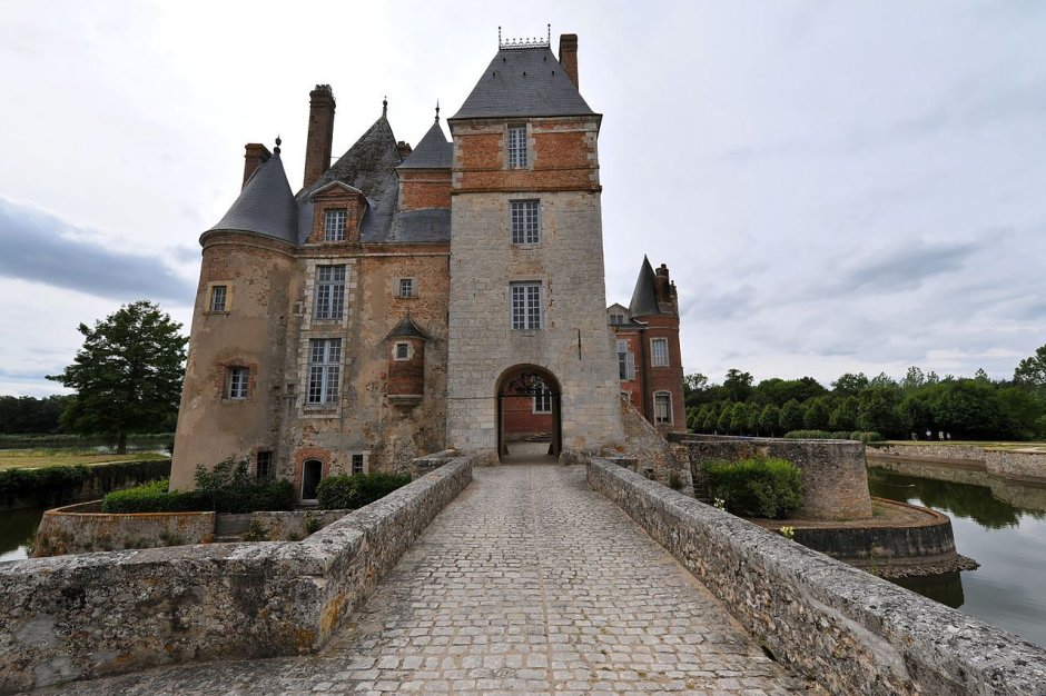 Замок Сюлли, x-XIВВ., Франция