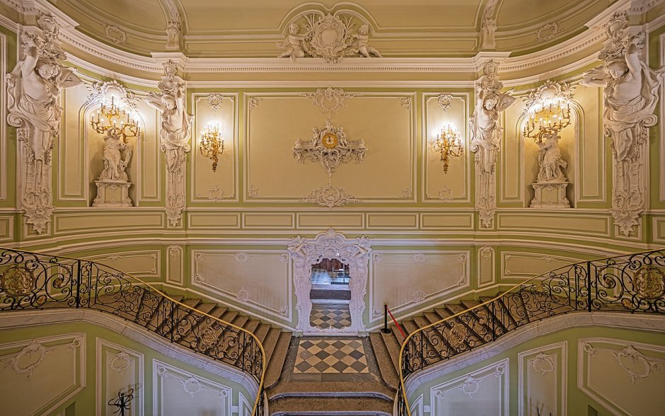 Дворец Белосельских-Белозерских парадная лестница