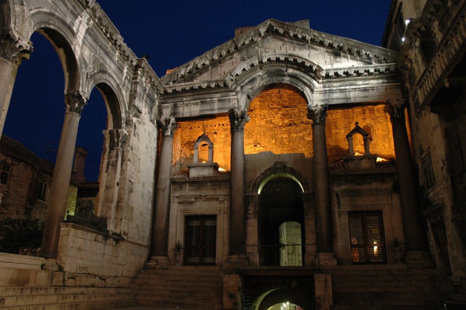 Перистиль дворца Диоклетиана