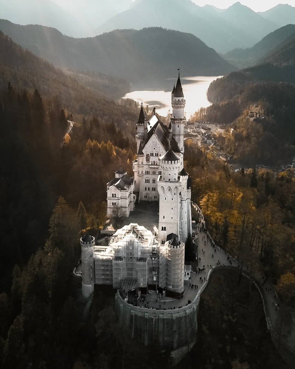 Замок в Баварии Нойшванштайн внутри