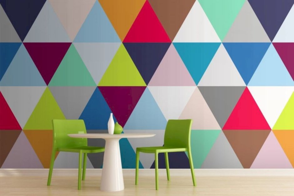 Разноцветные геометрические фигуры на стене