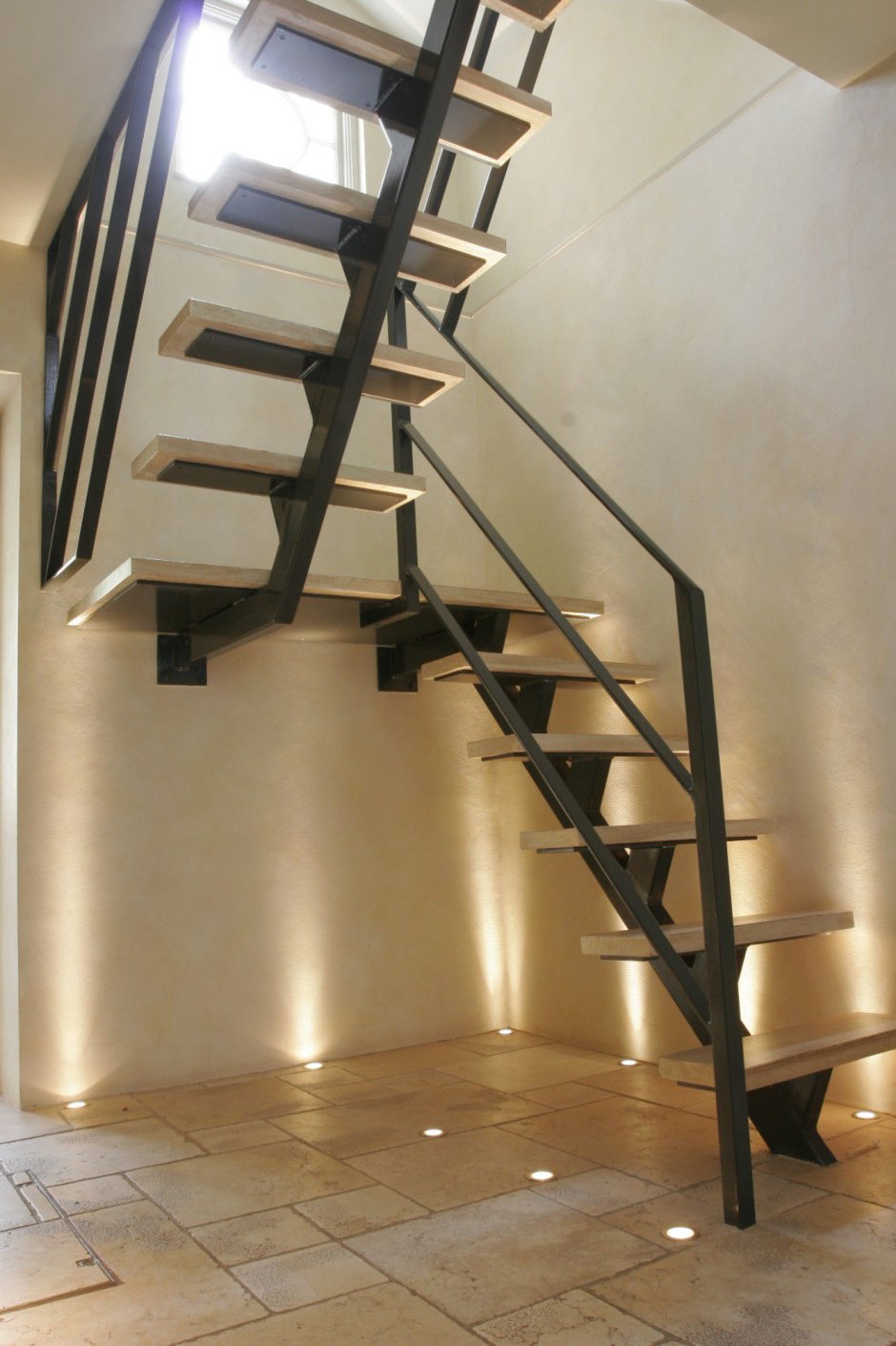 Дизайнерские лестницы из металла