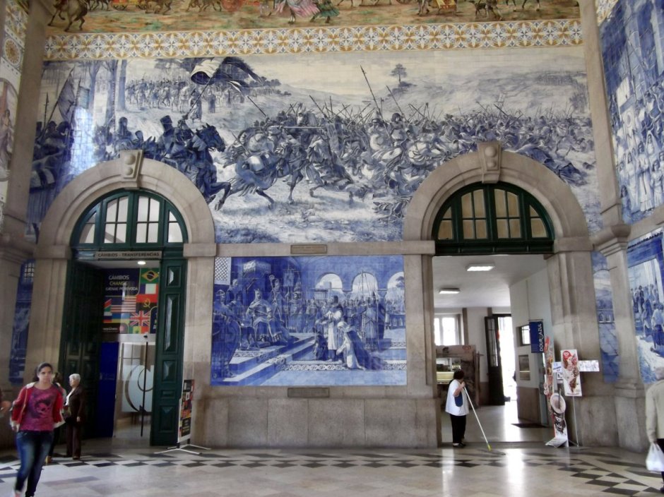 Железнодорожный вокзал Сан-Бенту в порту (Португалия)