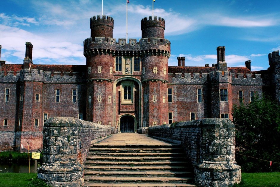 Замок хёрстмонсо (Herstmonceux Castle) Англия сад