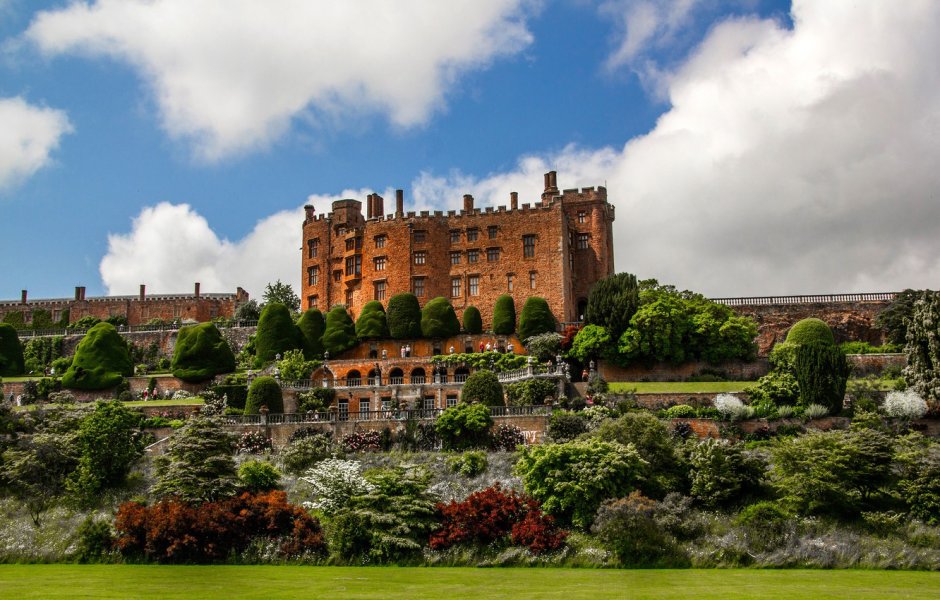 Замок Powis Castle