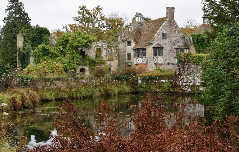 Замок Скотни (Scotney Castle)