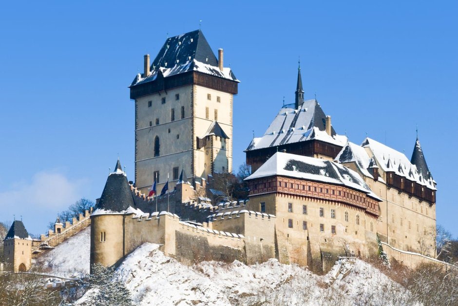 Замок Карлштейн зимой