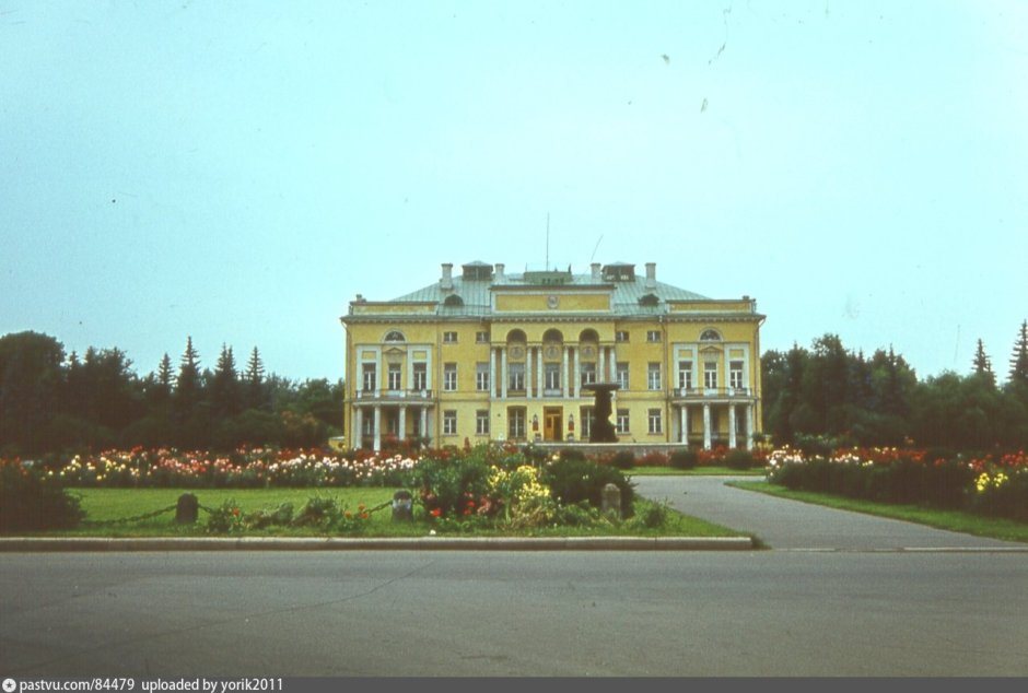 Александрийский дворец в Нескучном саду