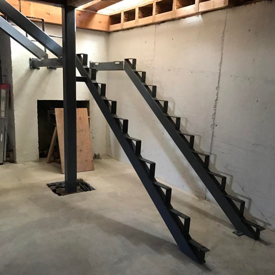 Конструкция металлической лестницы