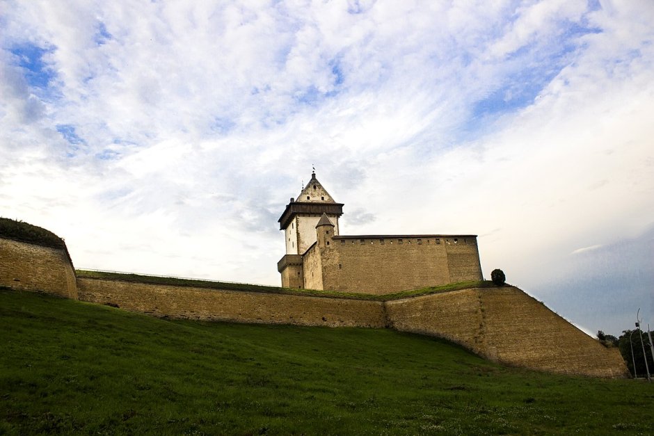 Парковка Нарвский замок