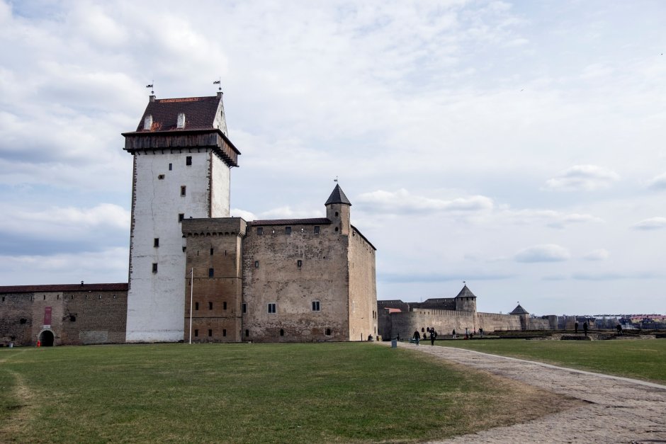 Рисунок Нарвский замок Германа