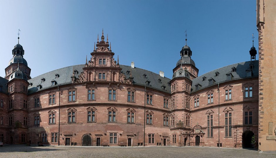 Замок Драхенбург внутри