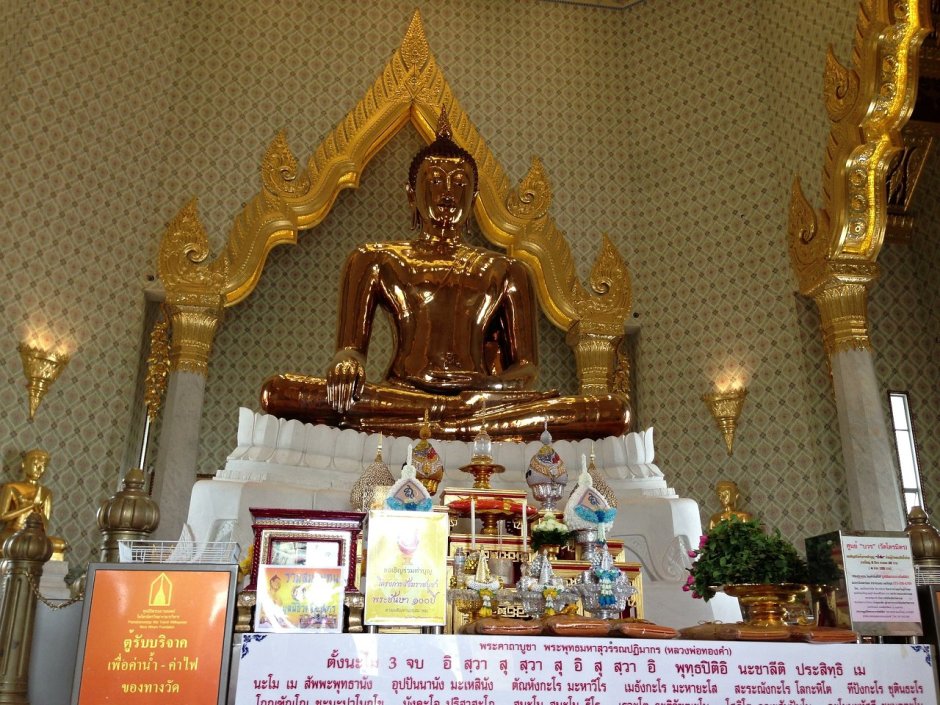 Храм ват Траймит в Бангкоке