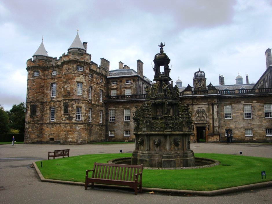 Холирудский дворец Эдинбург
