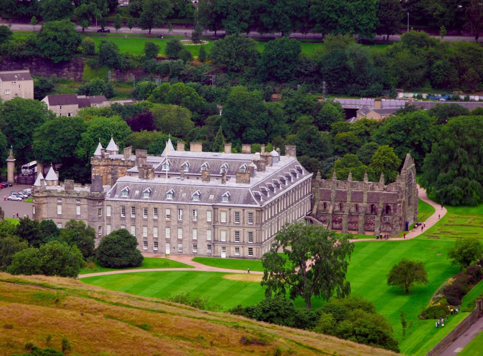 Эдинбургский дворец Шотландия