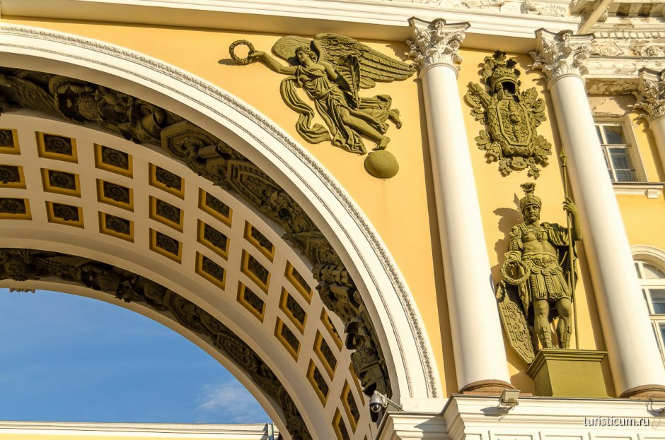 Адмиралтейство в Санкт-Петербурге вектор